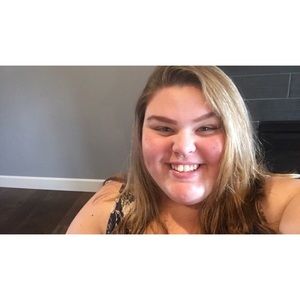 Meet your Posher, Caitlan